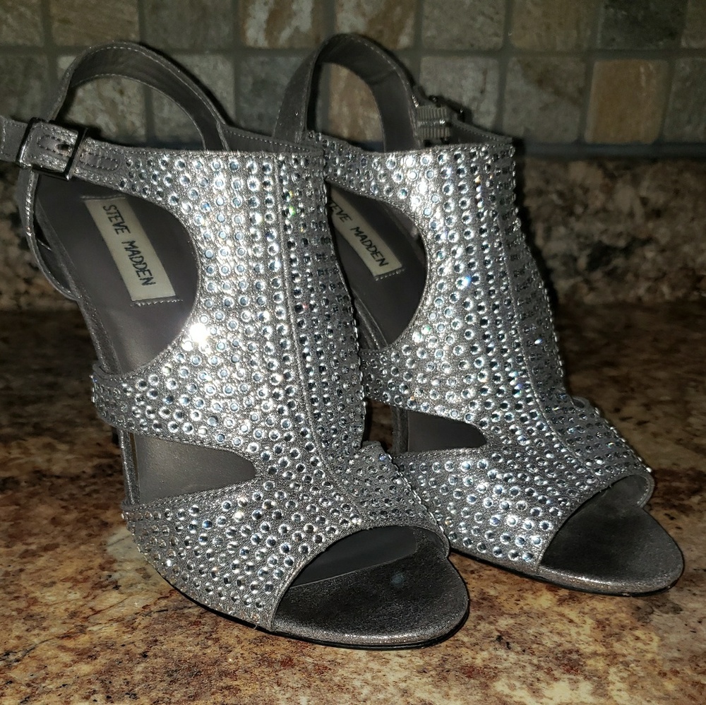 💎✨ Silver Steve Madden Crystal Embellished Heels 💎✨ (size 7.5)